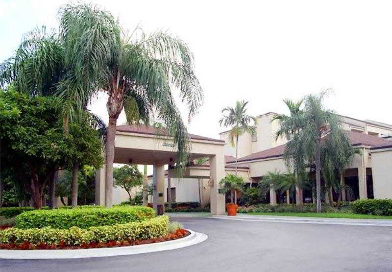 Courtyard Miami Airport West Hotel 3*