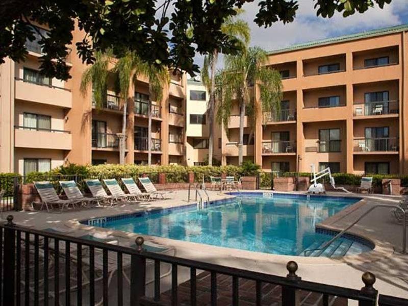 Hotel Courtyard Miami Airport West 3*